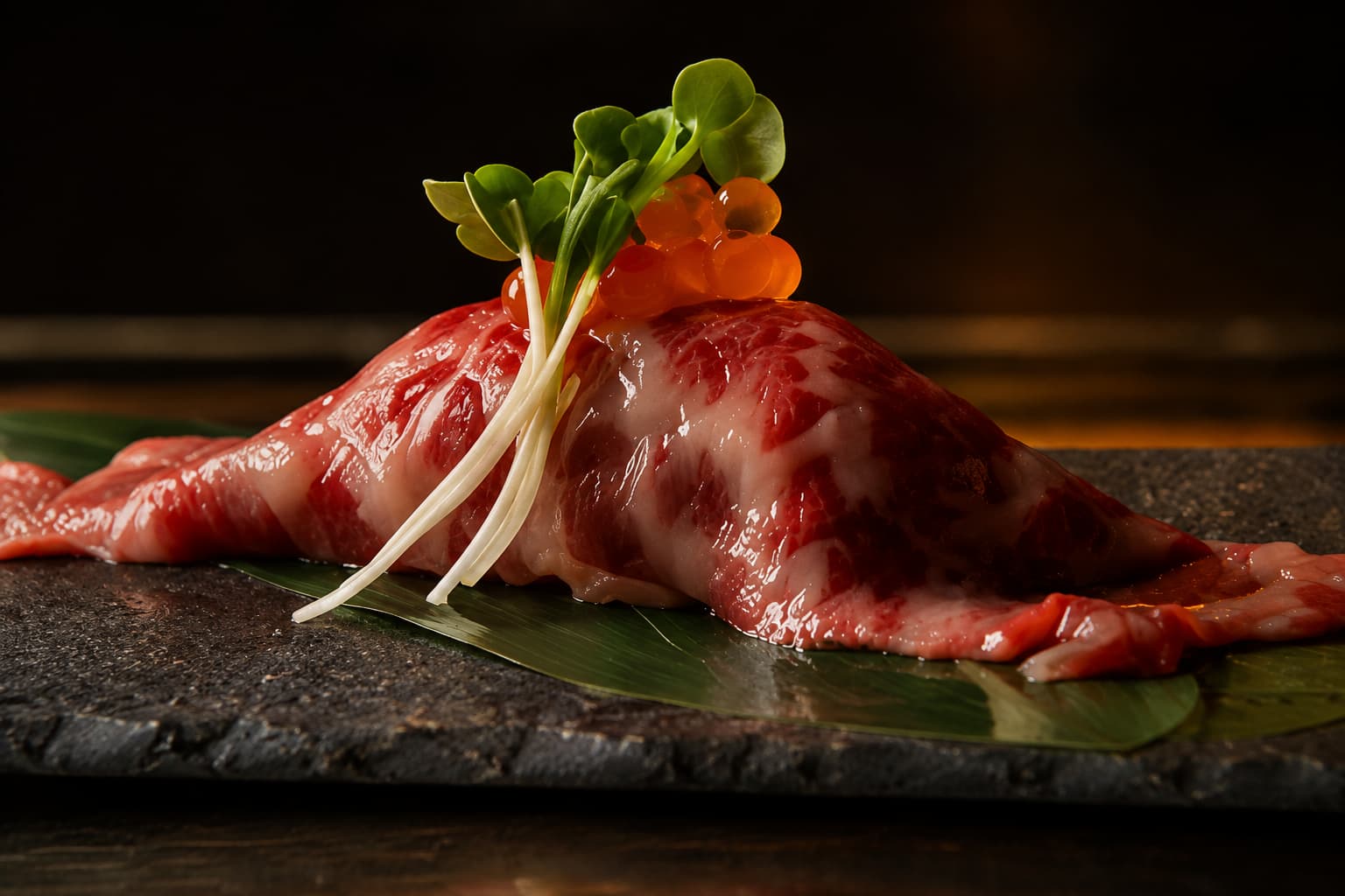 黒毛和牛を使用した肉寿司